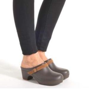 Crocs Dual Comfort Womens 10 Sarah Mule Clog Shoes Brown Platform Heels EUC